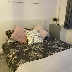 Cosy 1 Bedroom Apartment London