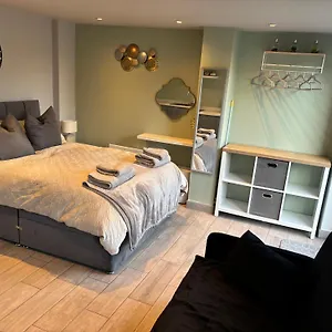 Studio Apartment Ferndown